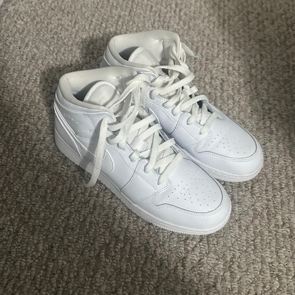 White Jordan Mid